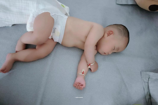 徐州六个月宝宝眼睛散光 徐州六个月宝宝眼睛散光